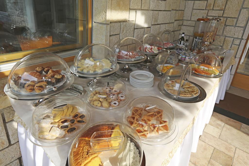 Torre Degli Ulivi Bed & Breakfast Tignale Bagian luar foto