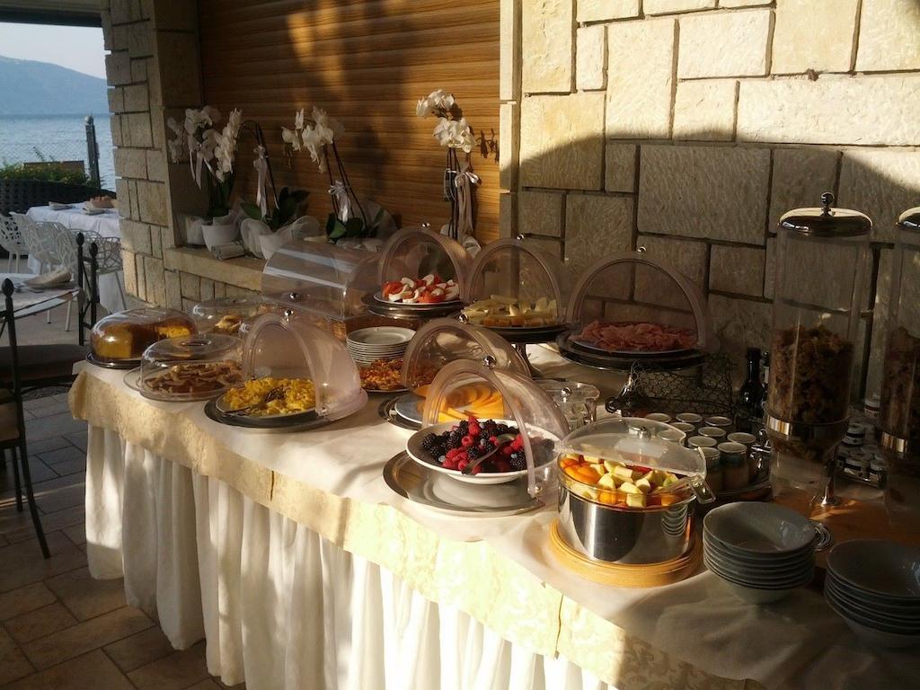 Torre Degli Ulivi Bed & Breakfast Tignale Bagian luar foto