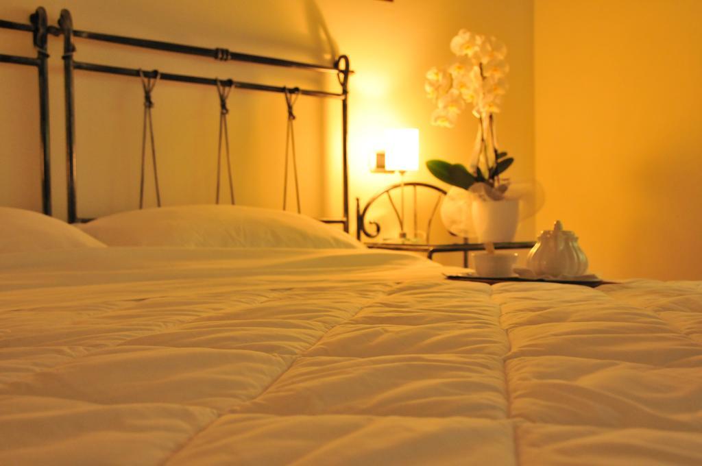 Torre Degli Ulivi Bed & Breakfast Tignale Ruang foto