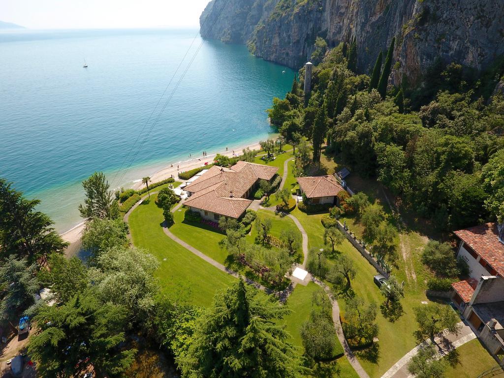 Torre Degli Ulivi Bed & Breakfast Tignale Bagian luar foto