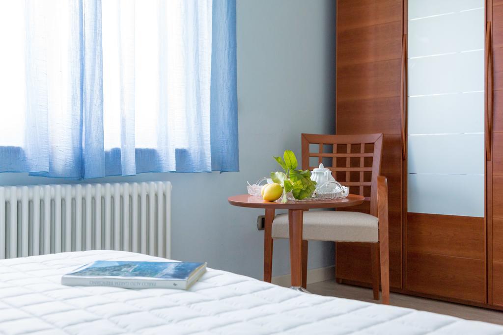 Torre Degli Ulivi Bed & Breakfast Tignale Bagian luar foto