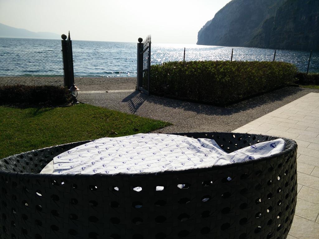 Torre Degli Ulivi Bed & Breakfast Tignale Bagian luar foto