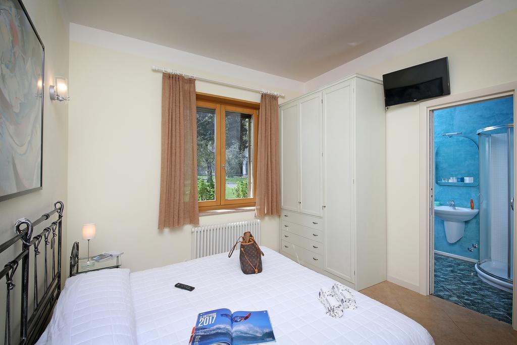 Torre Degli Ulivi Bed & Breakfast Tignale Bagian luar foto